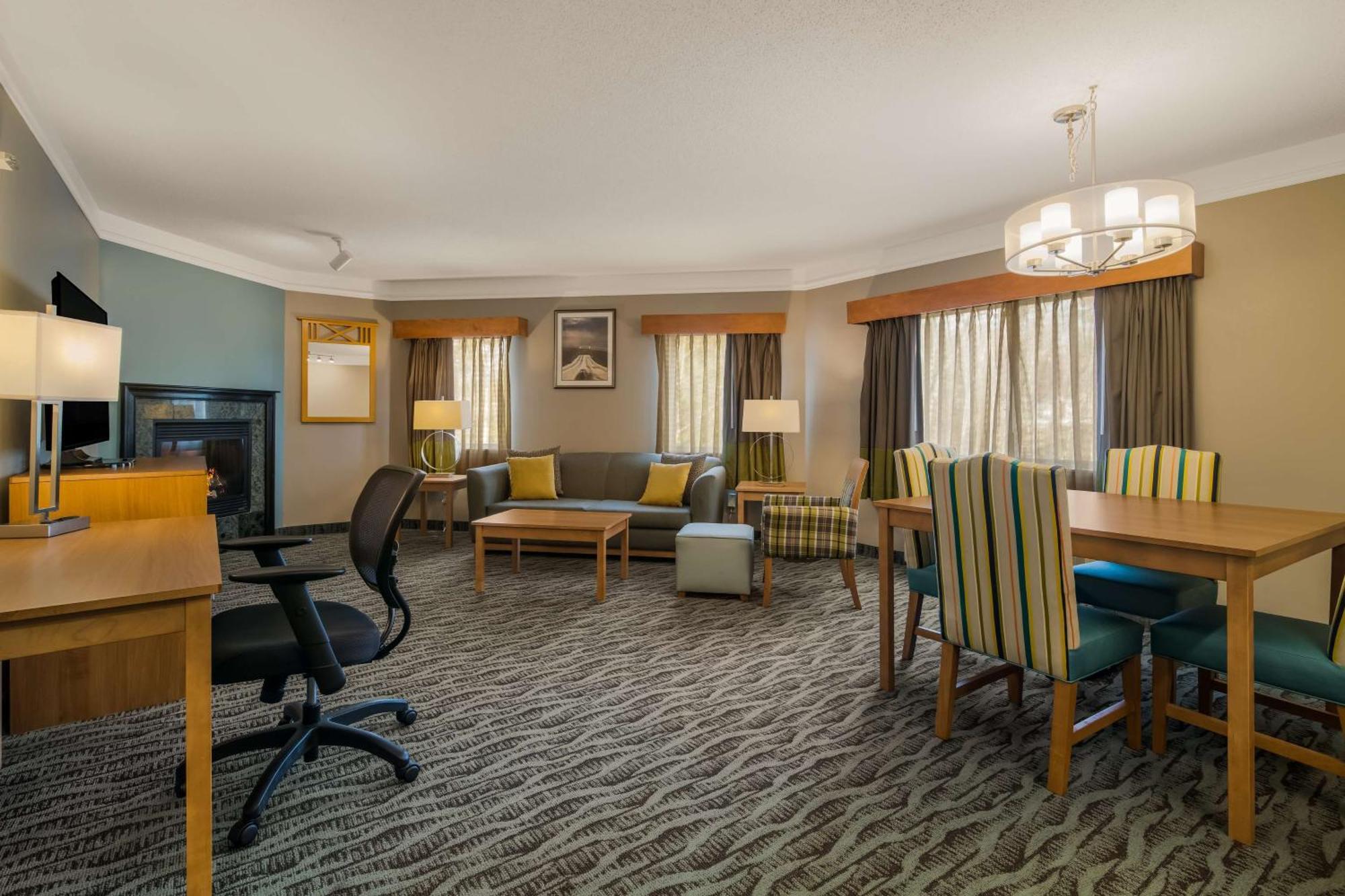 Best Western Plus Executive Court Inn & Conference Center Манчестер Экстерьер фото