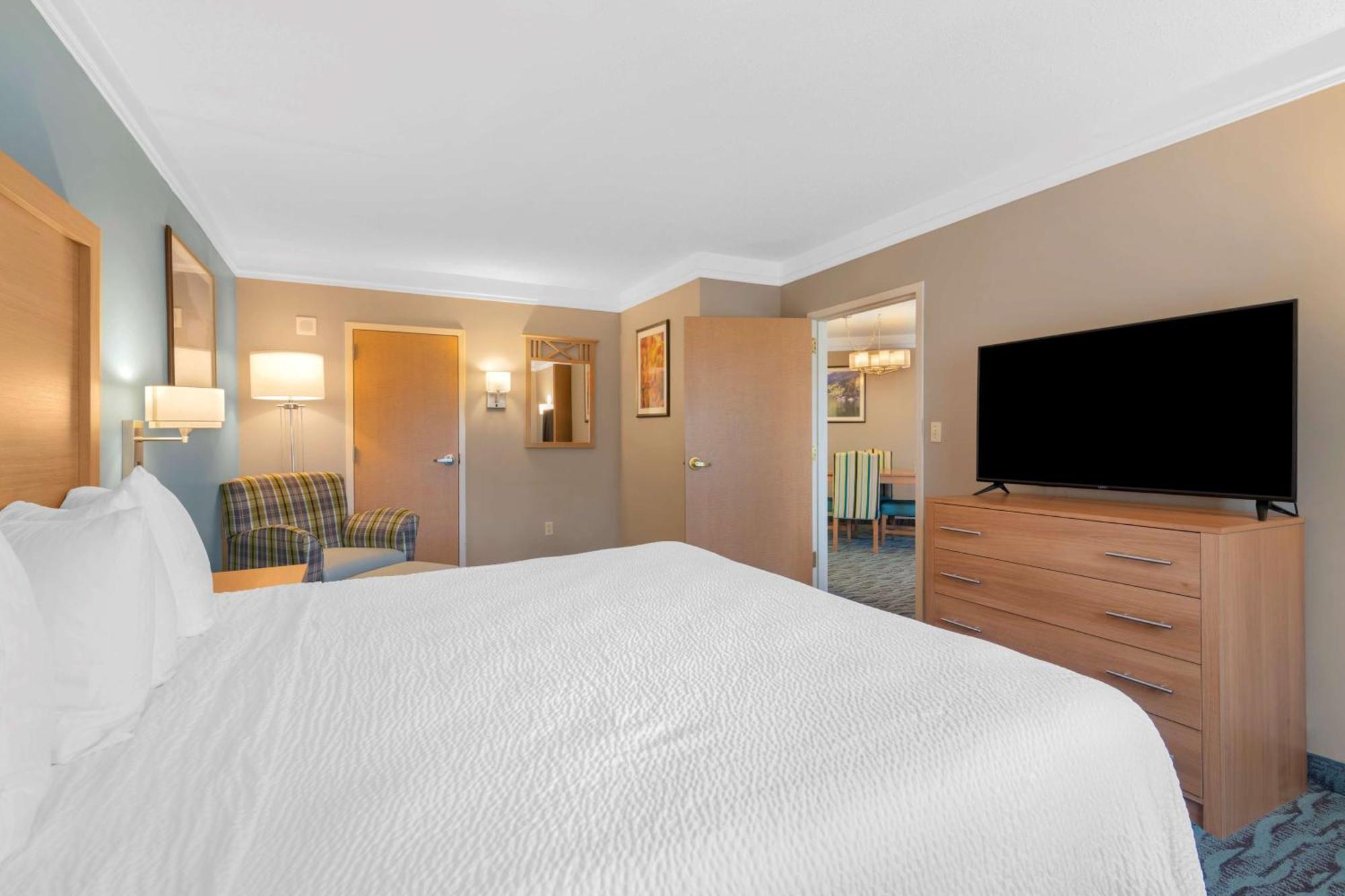 Best Western Plus Executive Court Inn & Conference Center Манчестер Экстерьер фото